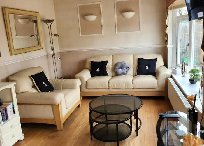 Cosy 4 Bed Home