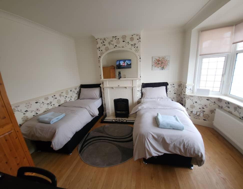 Cosy 4 Bed Edmonton