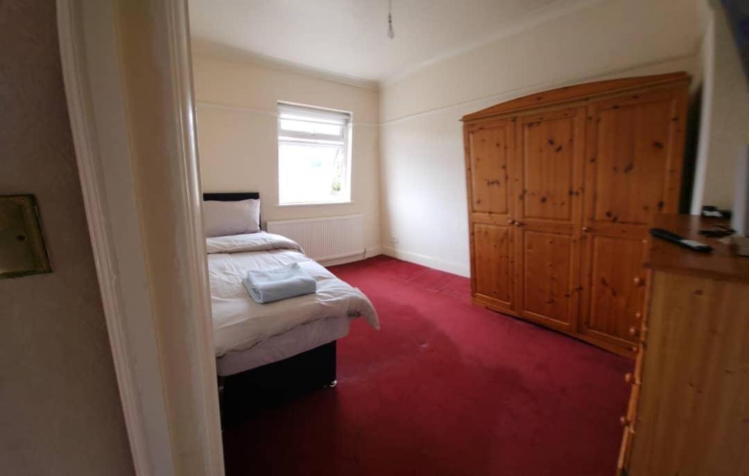 Holiday home Cosy 4 Bed Edmonton