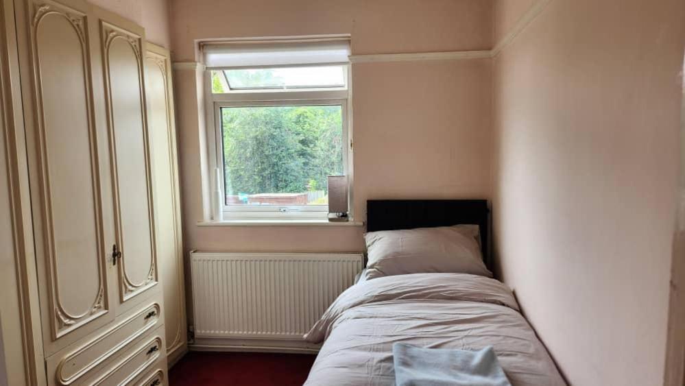 Cosy 4 Bed Edmonton