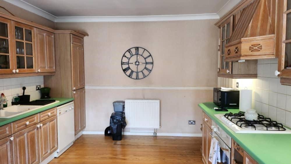 Holiday home Cosy 4 Bed Edmonton
