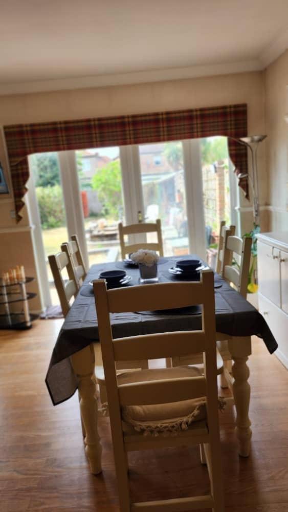 Cosy 4 Bed *