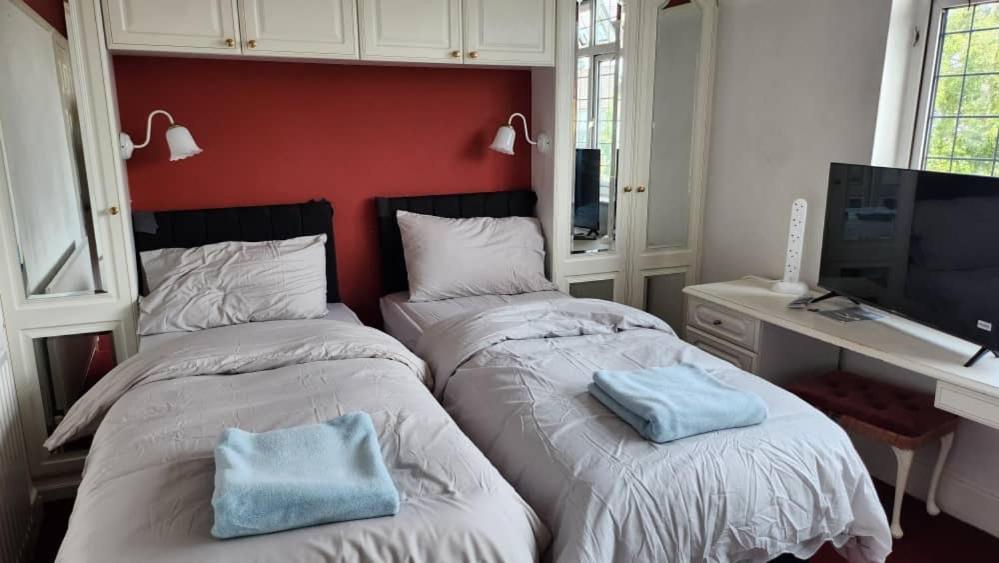 Cosy 4 Bed Edmonton